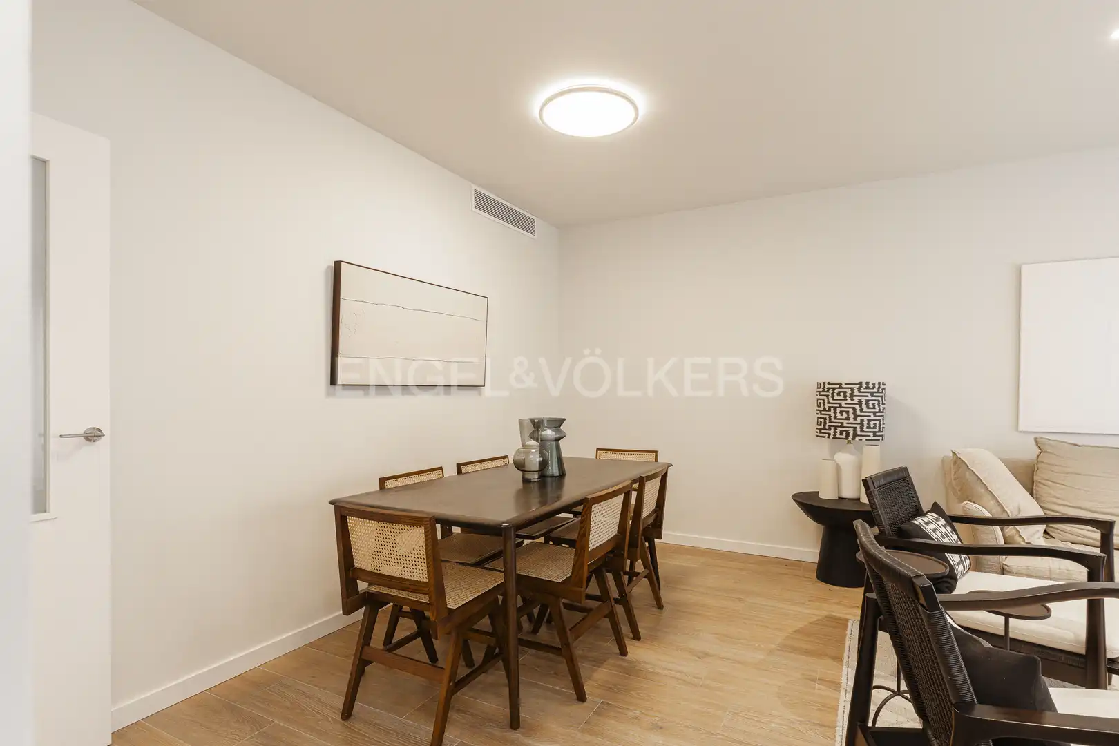 Menjador de Apartament de lloguer en Boadilla del Monte amb Aire condicionat, Calefacció i Jardí privat