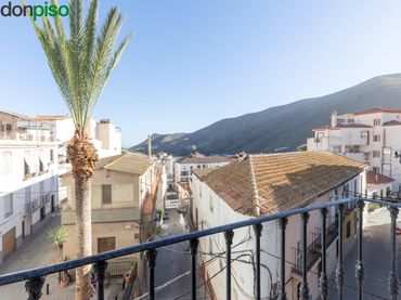 Casa con balcón en venta en Calle de la Iglesia 6