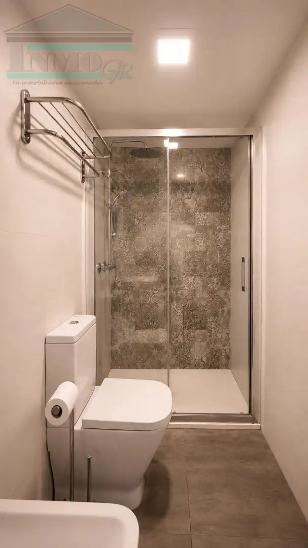 Bathroom of Duplexes for rent in Granada  with Air Conditioner, Furnished and Washing machine
