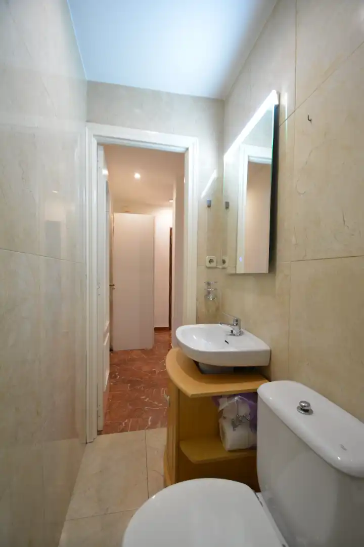 Badezimmer von Wohnung zur Miete in Madrid mit Heizung und Möbliert
