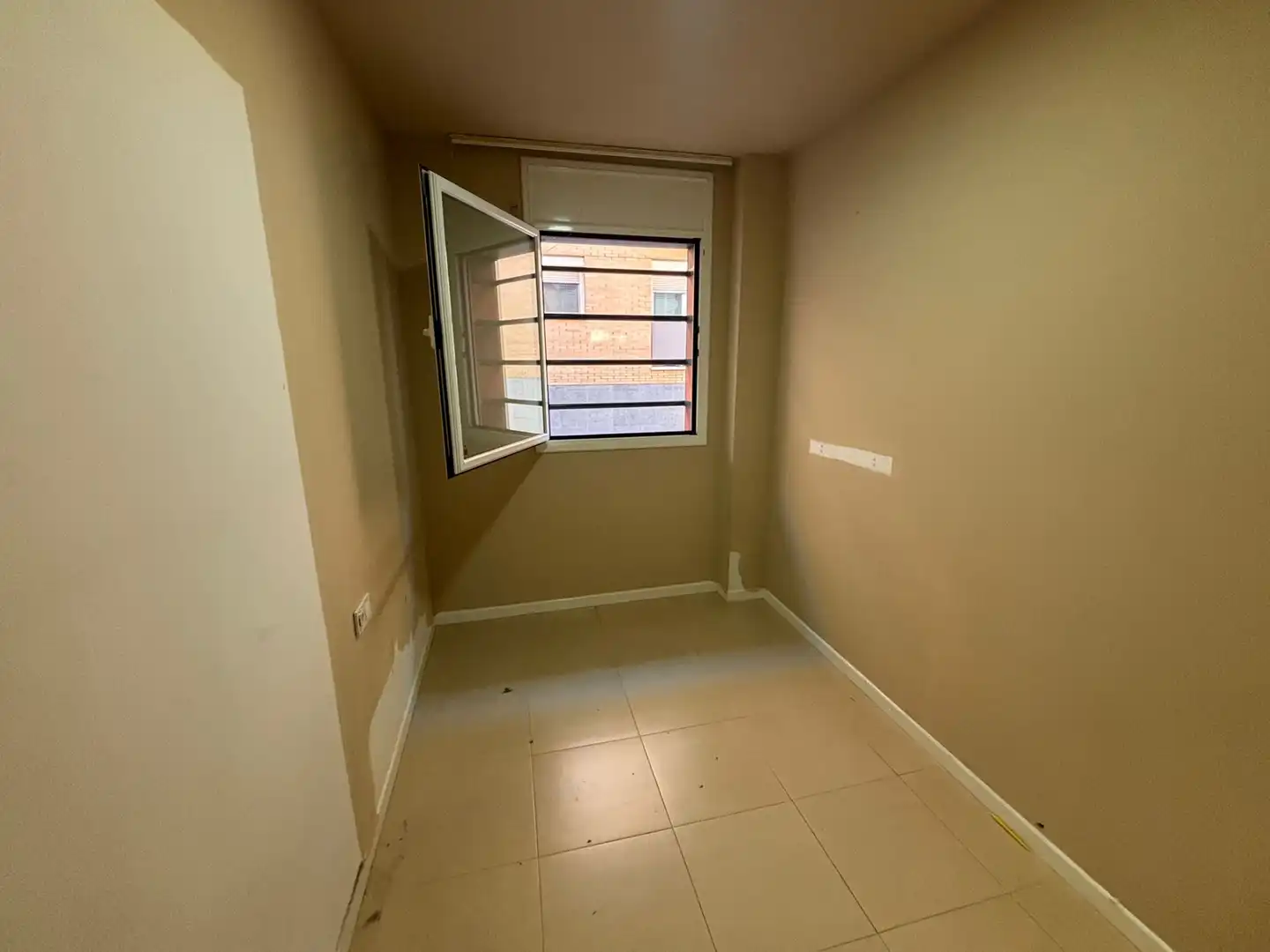 Schlafzimmer von Büro zum Verkauf in Badalona mit Heizung