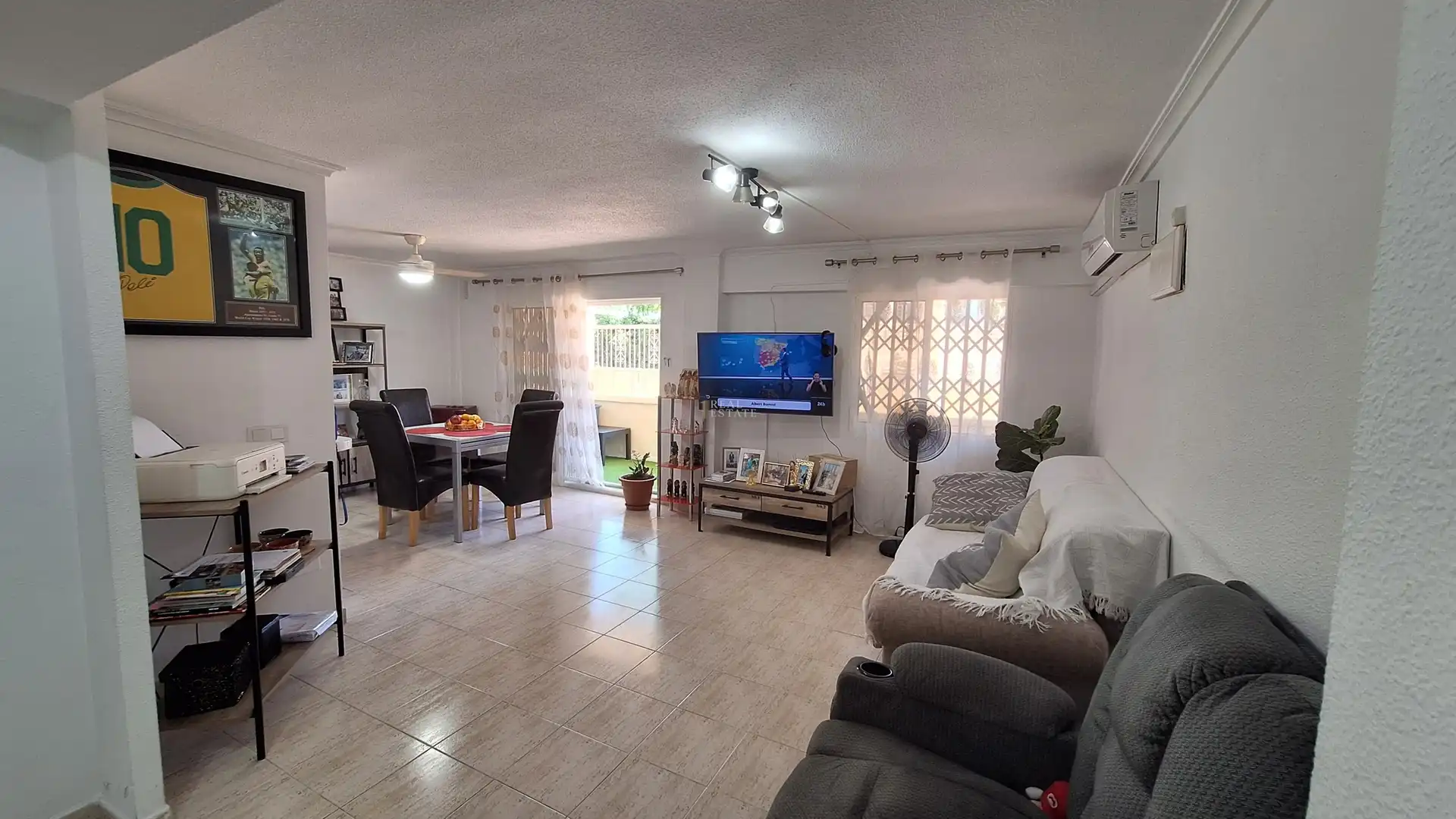Living room of Flat for sale in L'Alfàs del Pi  with Air Conditioner, Terrace and Furnished