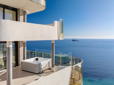 Apartment with pool for sale in Playa de Poniente