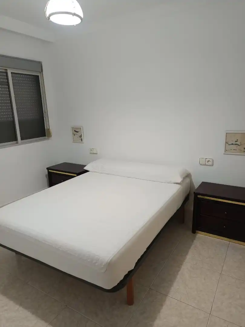 Habitación de Piso de alquiler en Huelva con Aire acondicionado, Amueblado y Horno