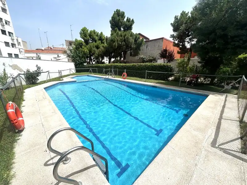 Piscina de Pis en venda en Madrid amb Calefacció i Piscina