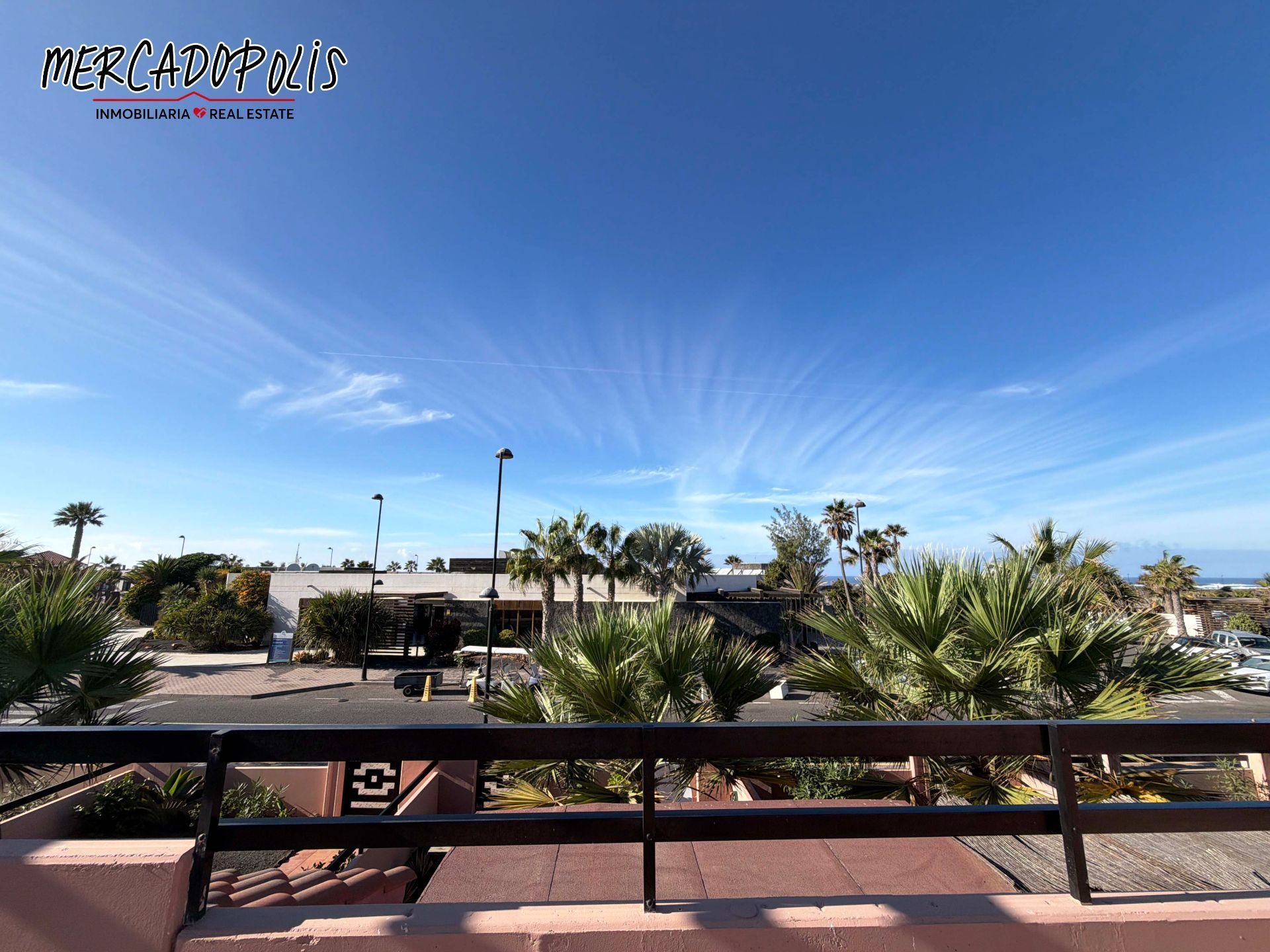 Vista exterior de Casa adosada en venda en La Oliva amb Jardí privat, Terrassa i Moblat