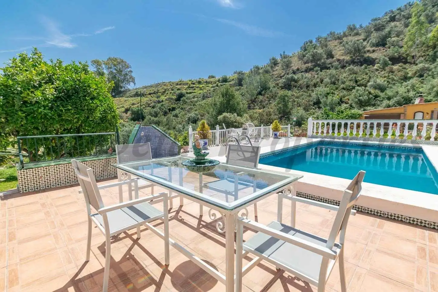 Casa con piscina en venta en Chaparil - Torrecilla - Punta Lara