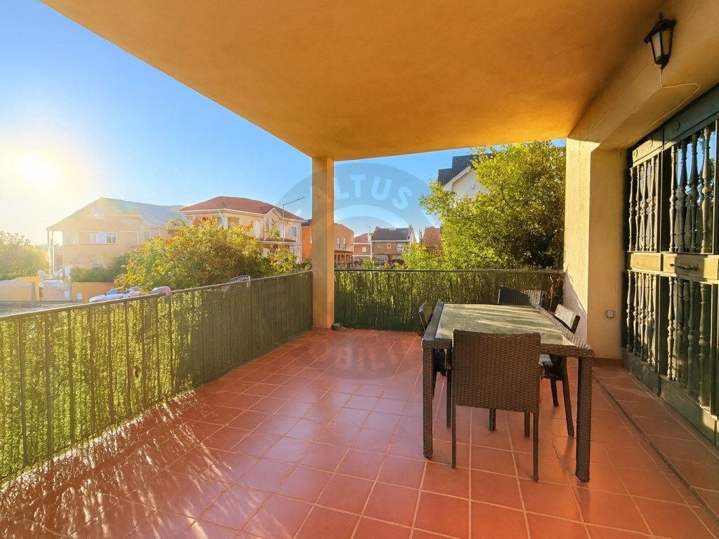 Terrassa de Casa o xalet en venda en Cáceres Capital amb Piscina, Forn i Rentadora