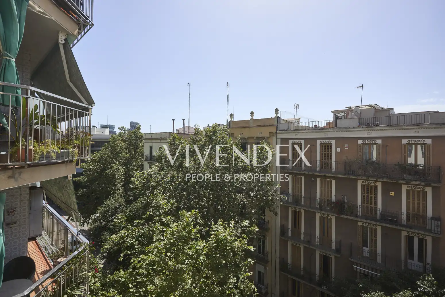 Vista exterior de Ático en venta en Barcelona con Calefacción y Terraza