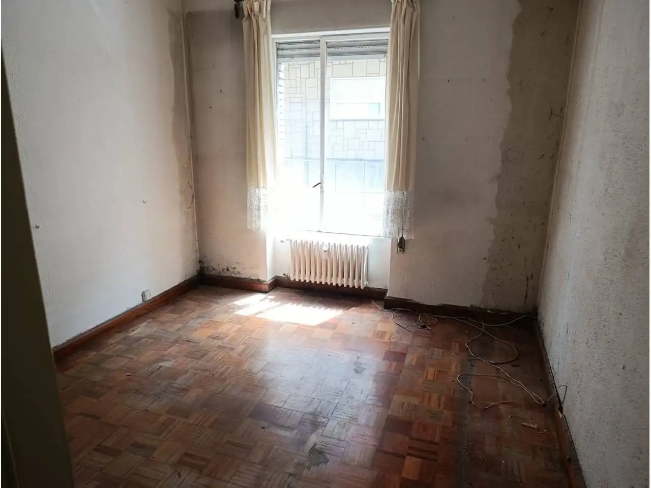 Habitación de Piso en venta en León Capital  con Calefacción, Terraza y Trastero