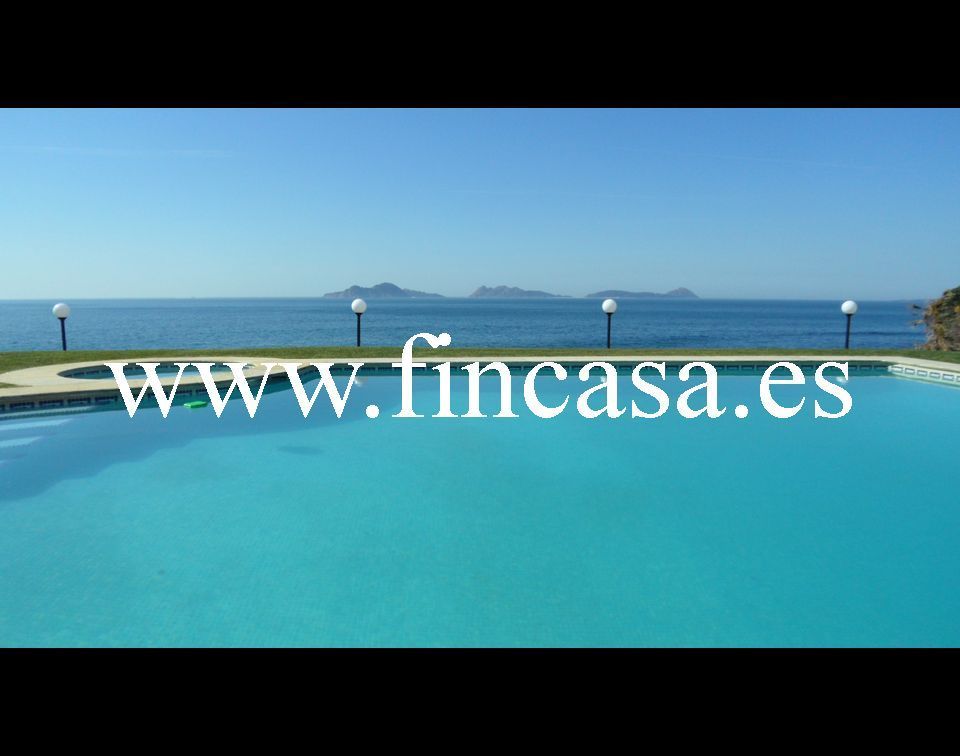 House or chalet for sale in Vigo   with Heating, Private garden and Parquet flooring