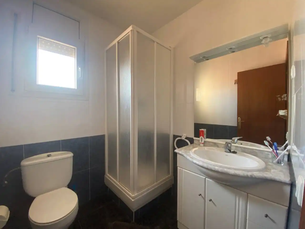 Bany de Casa o xalet en venda en Mont-roig del Camp amb Jardí privat, Piscina i Moblat