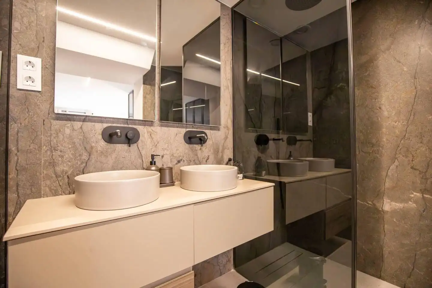 Bathroom of Apartments for rent in Cerdanyola del Vallès  with Air Conditioner and Furnished