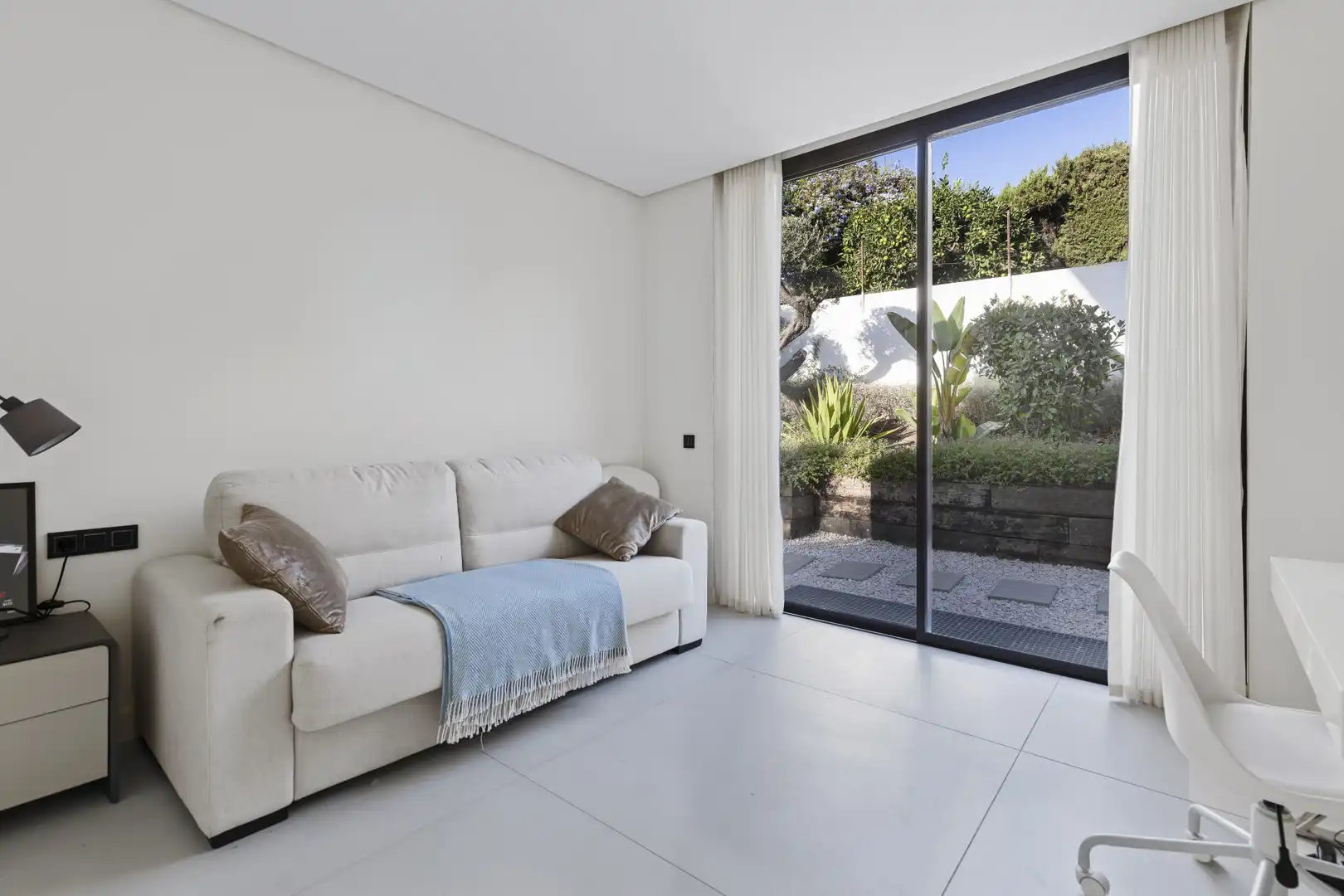 Sala de estar de Casa o chalet en venta en Marbella con Aire acondicionado, Jardín privado y Terraza