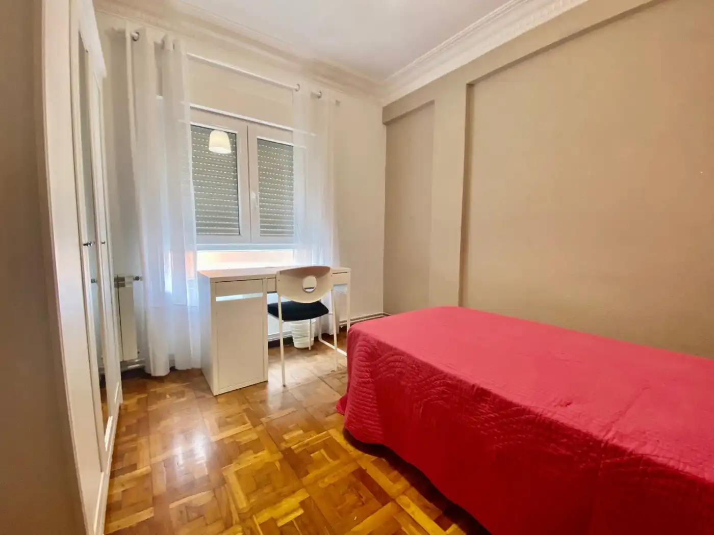 Dormitori de Pis de lloguer en Santander amb Calefacció, Parquet i Moblat