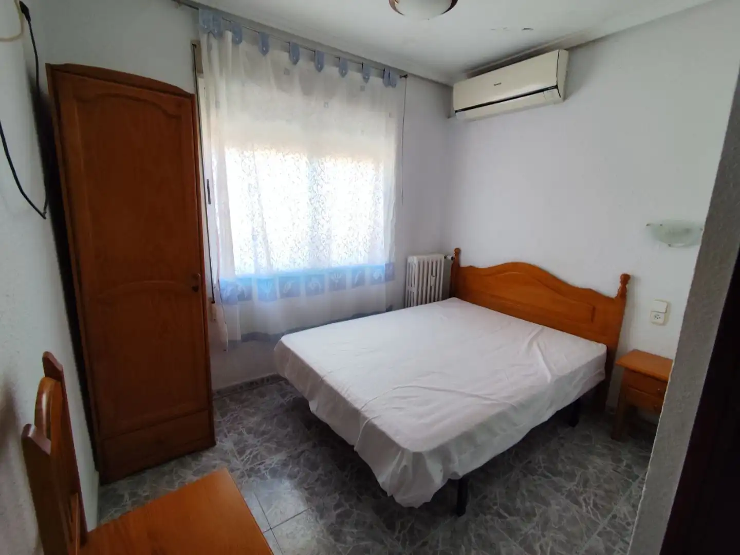Schlafzimmer von Wohnung zur Miete in  Zaragoza Capital mit Balkon