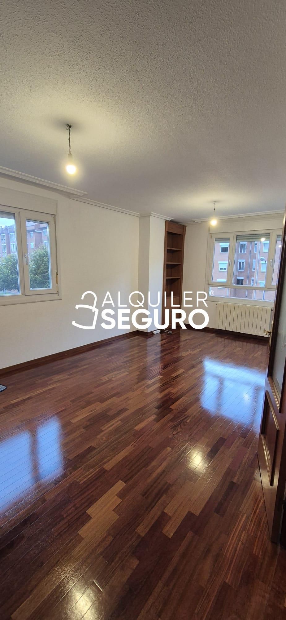 Habitación de Piso de alquiler en Oviedo  con Calefacción y Terraza