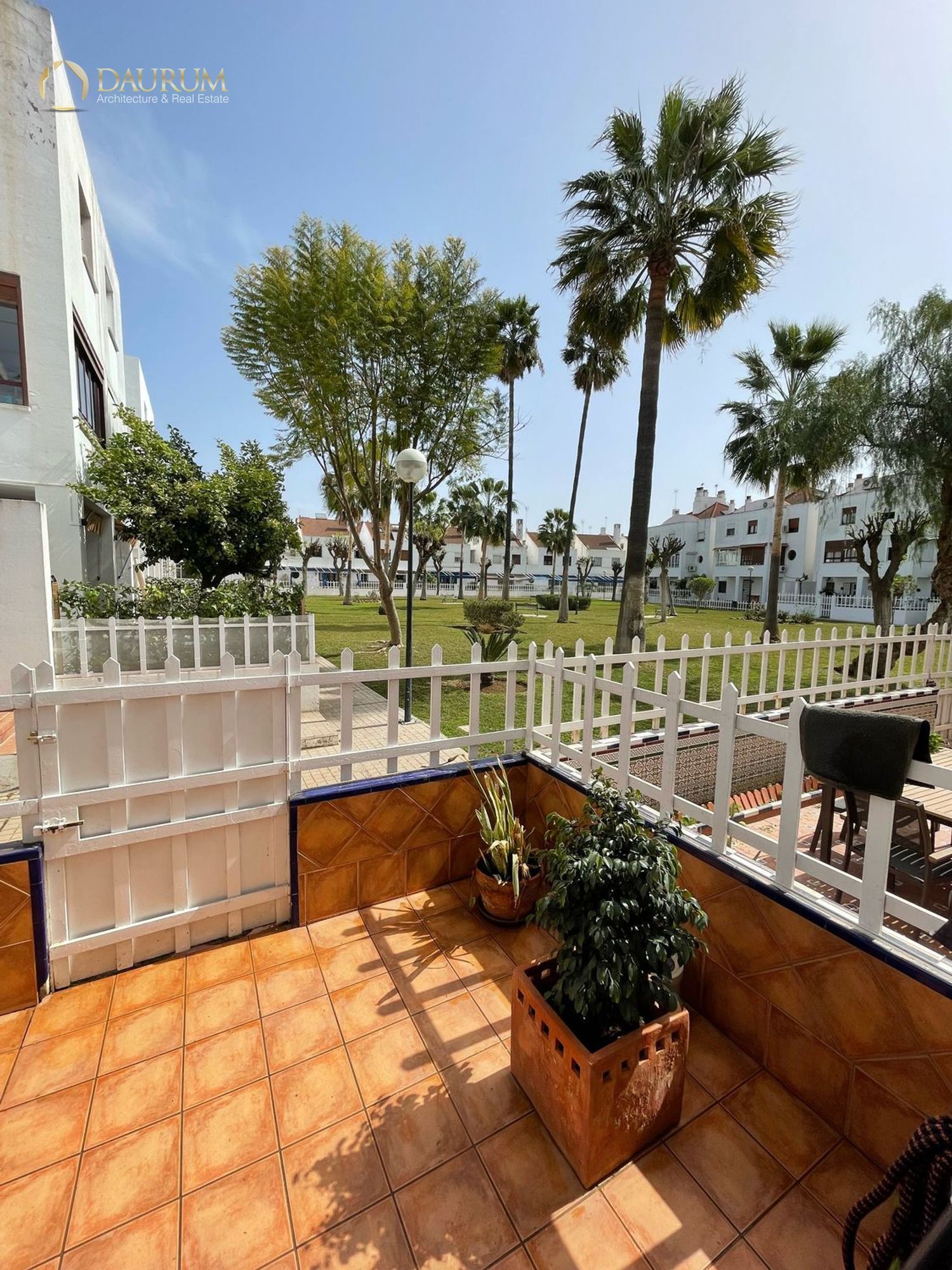 Jardí de Casa adosada en venda en  Sevilla Capital amb Aire condicionat, Terrassa i Traster