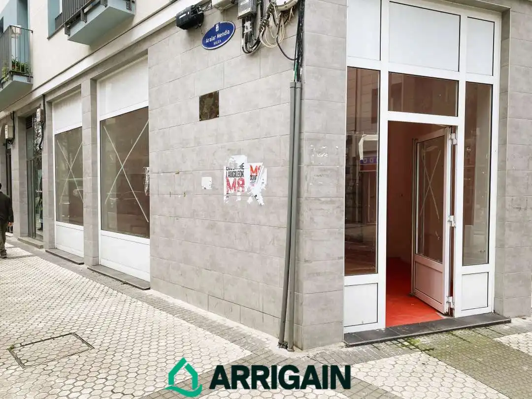 Vista exterior de Local en venda en Donostia - San Sebastián 