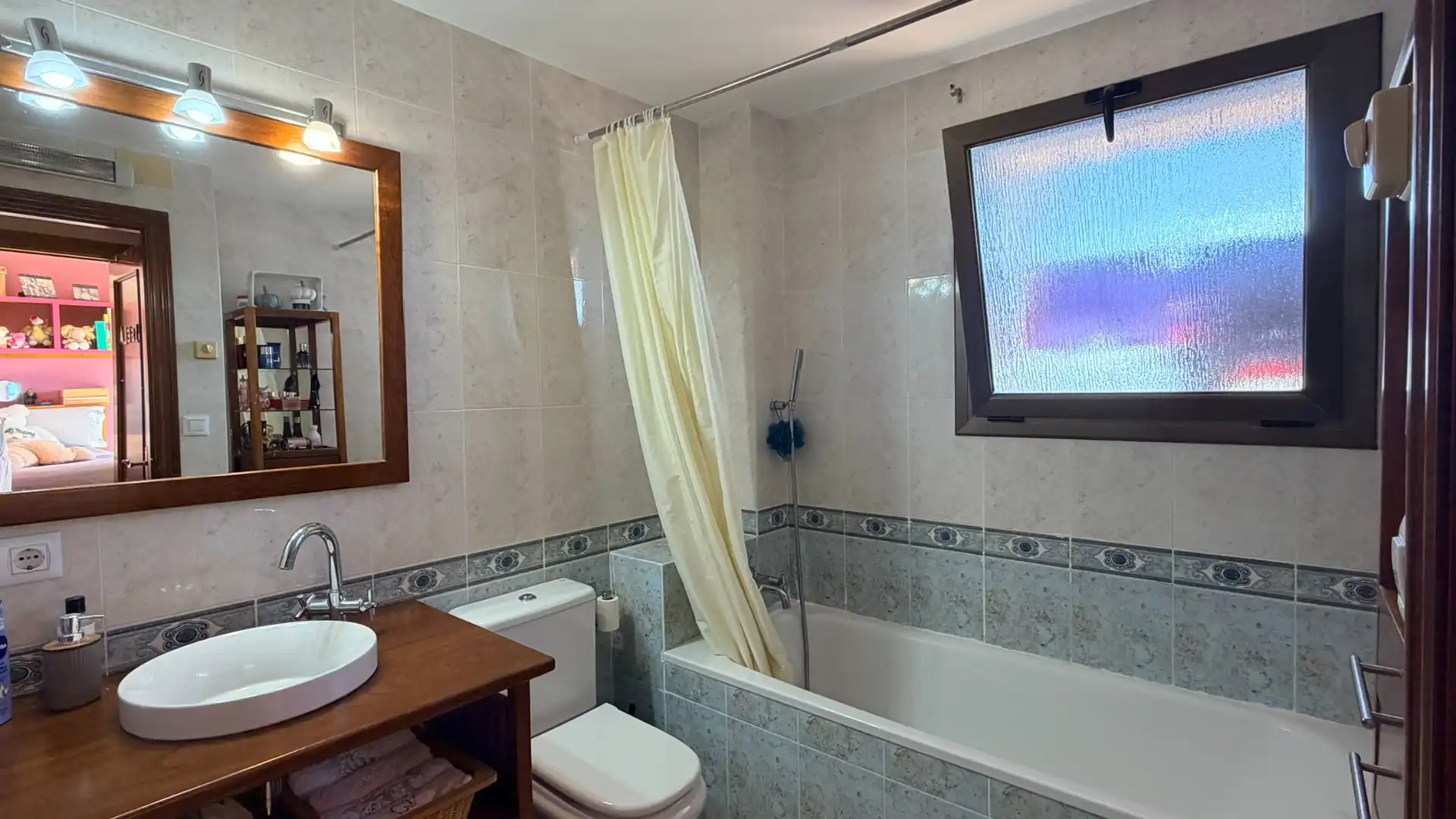 Baño de Casa adosada en venta en Palau-saverdera con Aire acondicionado, Calefacción y Jardín privado
