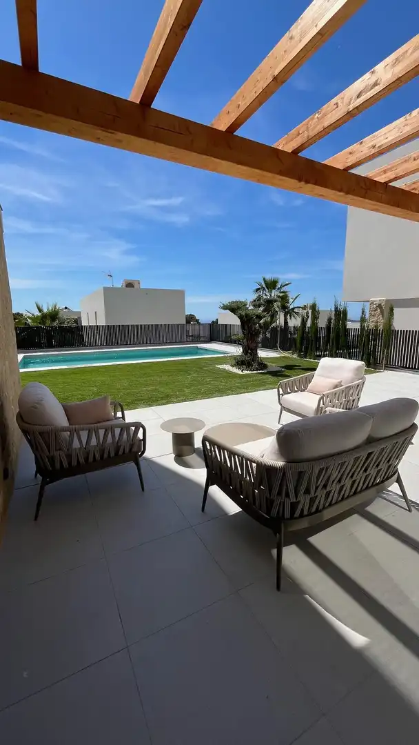 Chalet con piscina en venta en Carrer Berlin, imagen 4