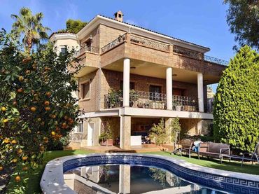 Chalet con piscina en venta en Ciudad Quesada