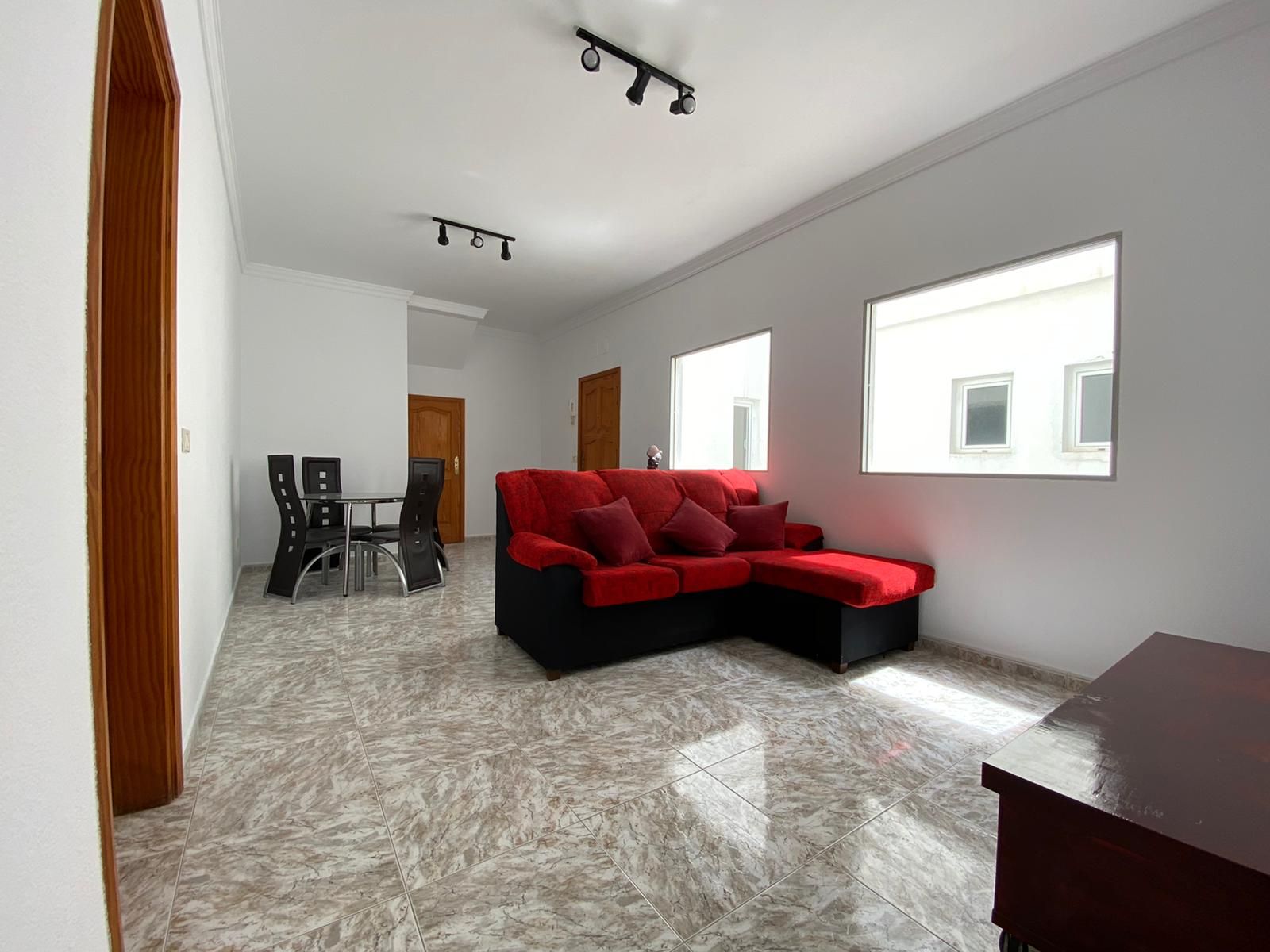 Sala d'estar de Pis en venda en Las Palmas de Gran Canaria amb Moblat, Forn i Rentadora