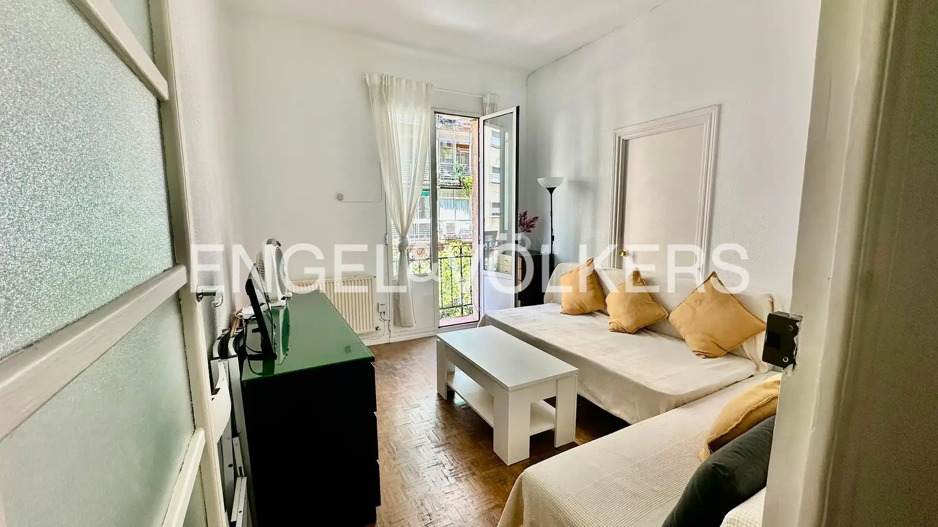 Flat with lift to rent in Gaztambide