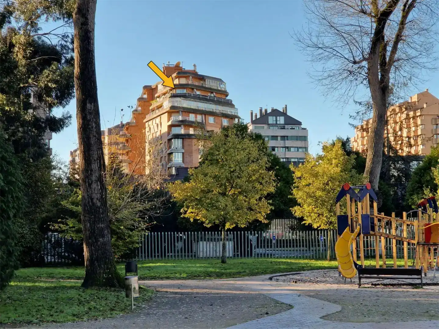 Vista exterior de Piso de alquiler en Gijón  con Parquet y Amueblado