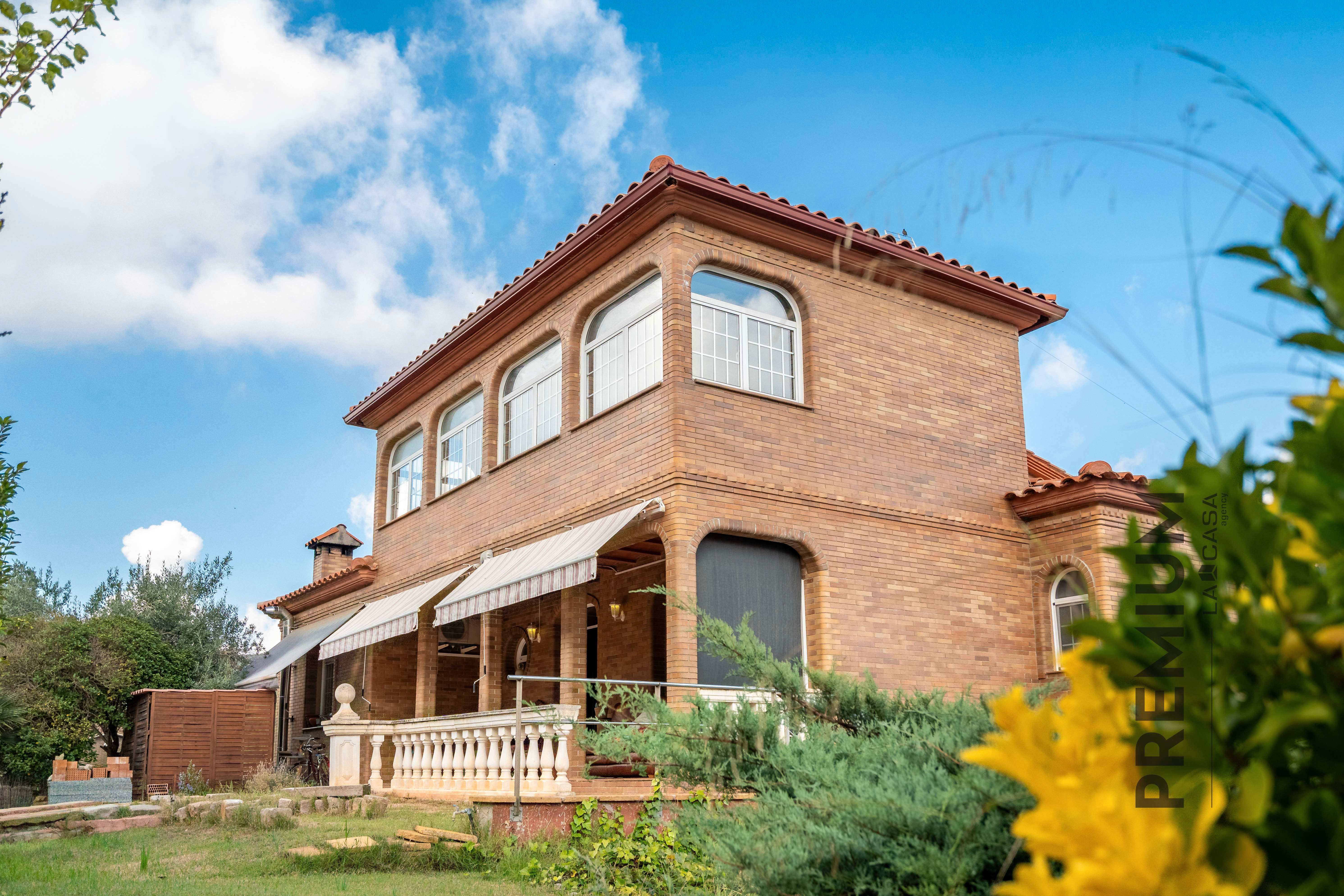 Vista exterior de Casa o xalet en venda en Begues amb Aire condicionat, Calefacció i Terrassa