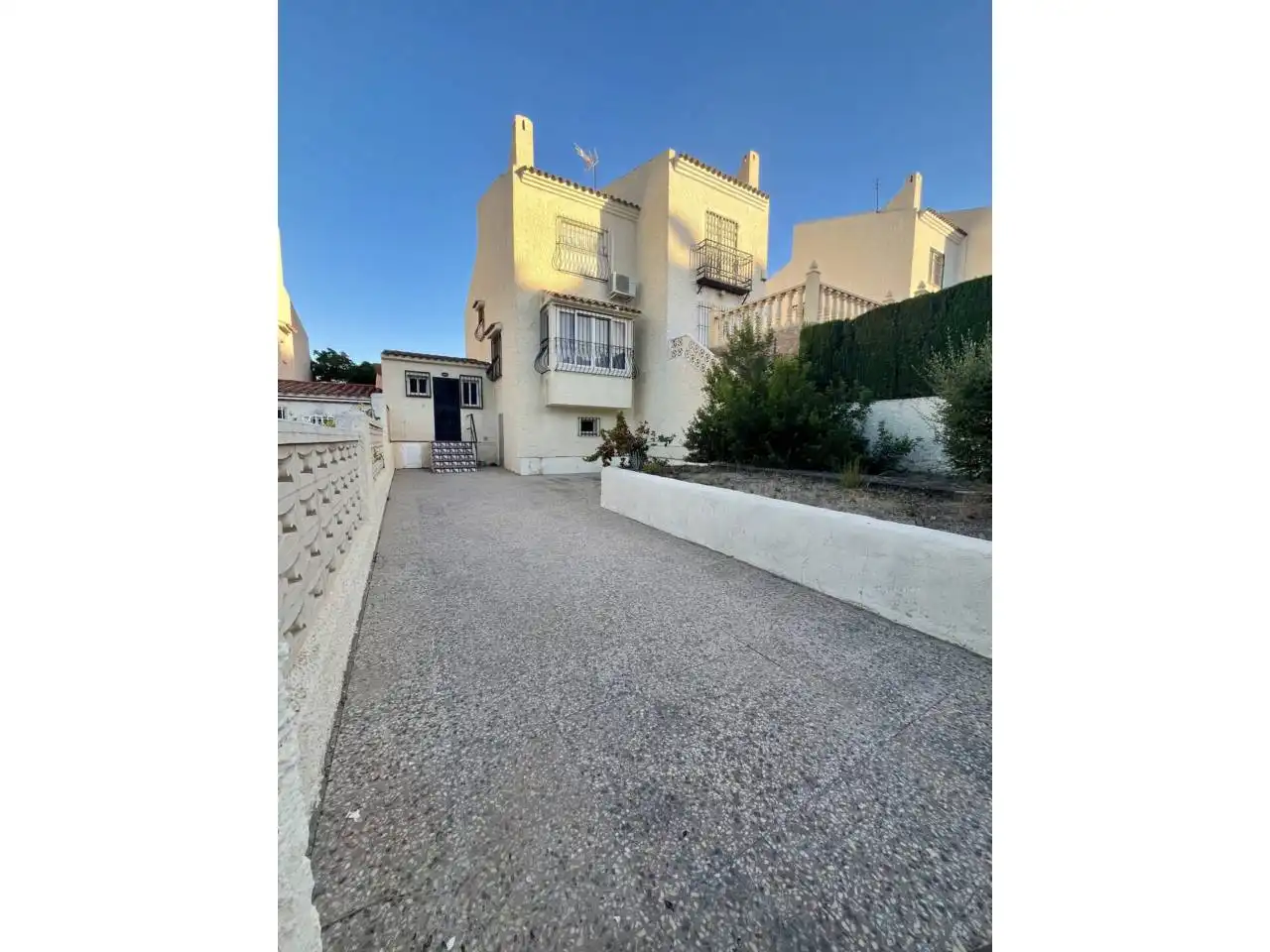 Vista exterior de Casa o xalet de lloguer en El Campello amb Aire condicionat, Terrassa i Moblat