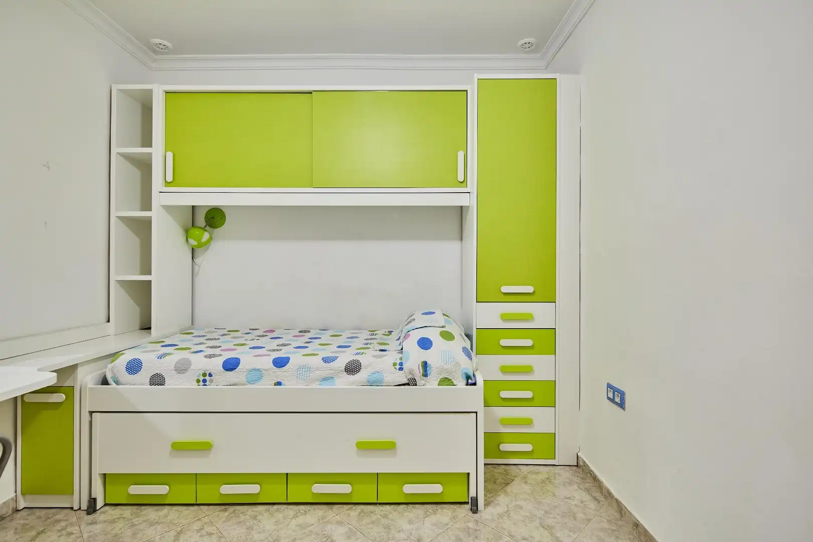Schlafzimmer von Wohnung zum Verkauf in Cádiz mit Klimaanlage, Abstellraum und Balkon