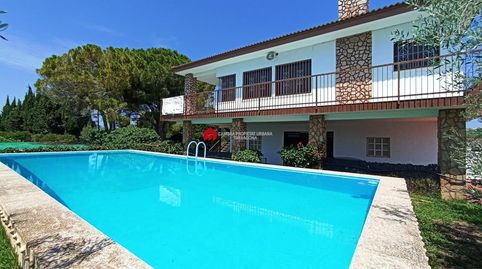 CHALET CON PISCINA Y TERRENO  EN VENTA SITUADO ENTRE LA ALDEA Y TORTOSA