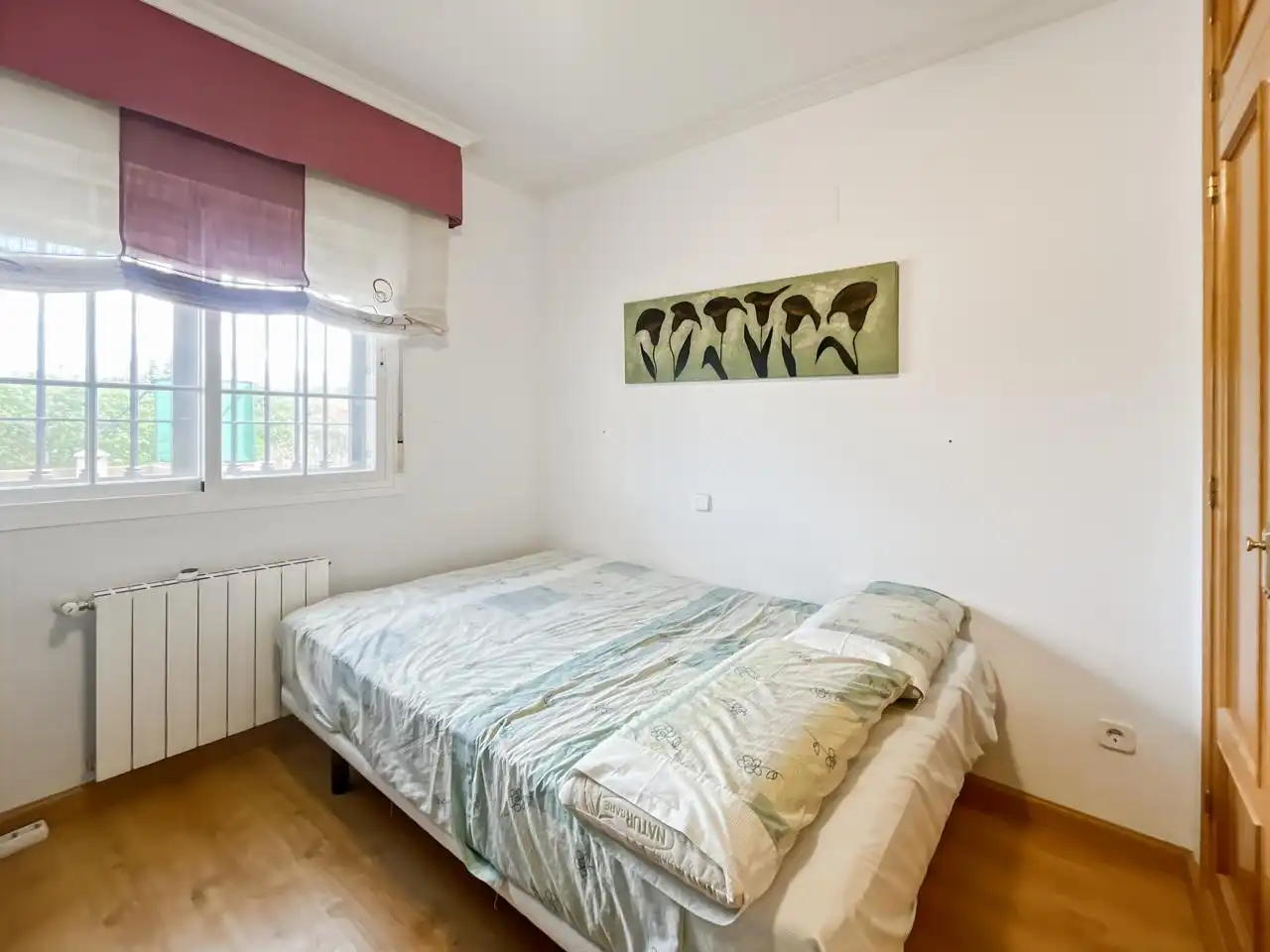 Dormitori de Casa adosada en venda en Valdelaguna amb Calefacció, Jardí privat i Terrassa