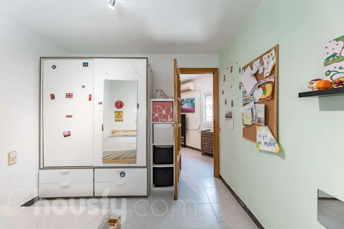 Dormitori de Apartament en venda en Gavà amb Aire condicionat, Terrassa i Moblat