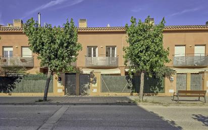 Vista exterior de Casa adosada en venda en Figueres amb Terrassa