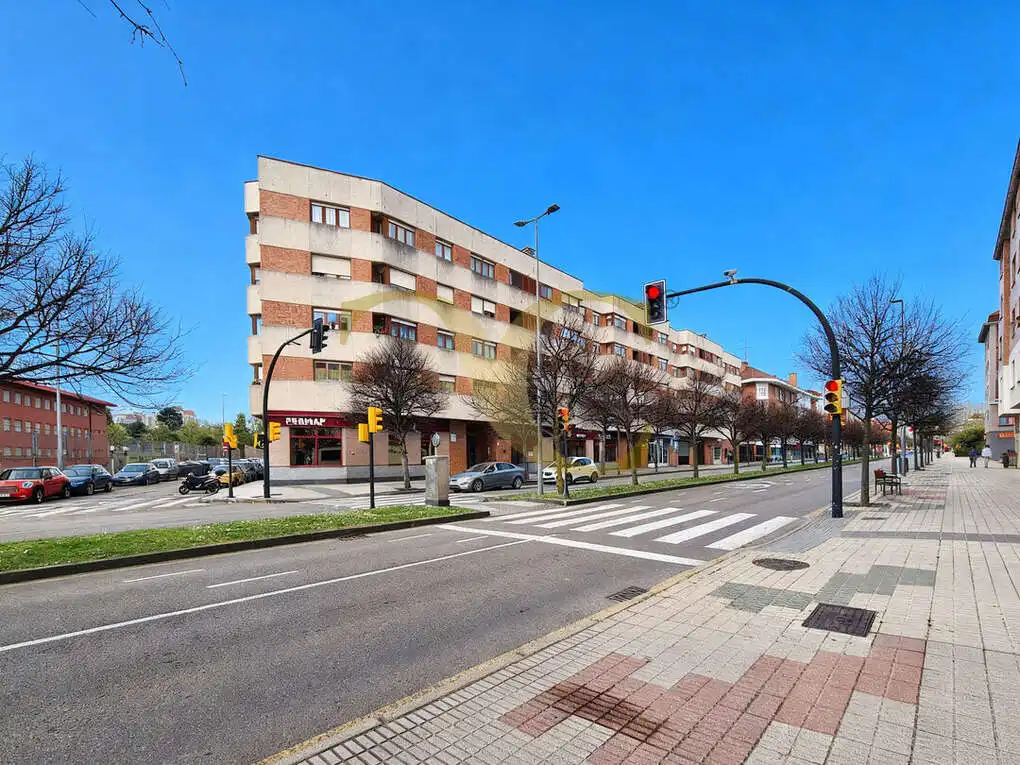 Vista exterior de Pis en venda en Gijón  amb Calefacció, Terrassa i Moblat