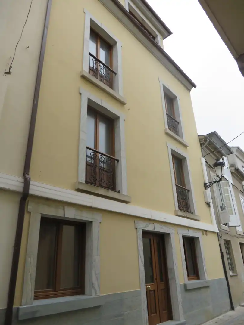 Vista exterior de Piso en venta en Castropol