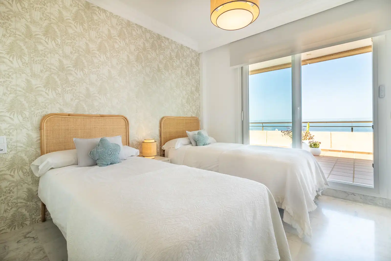 Habitación de Ático en venta en Marbella con Terraza, Piscina y Piscina comunitaria