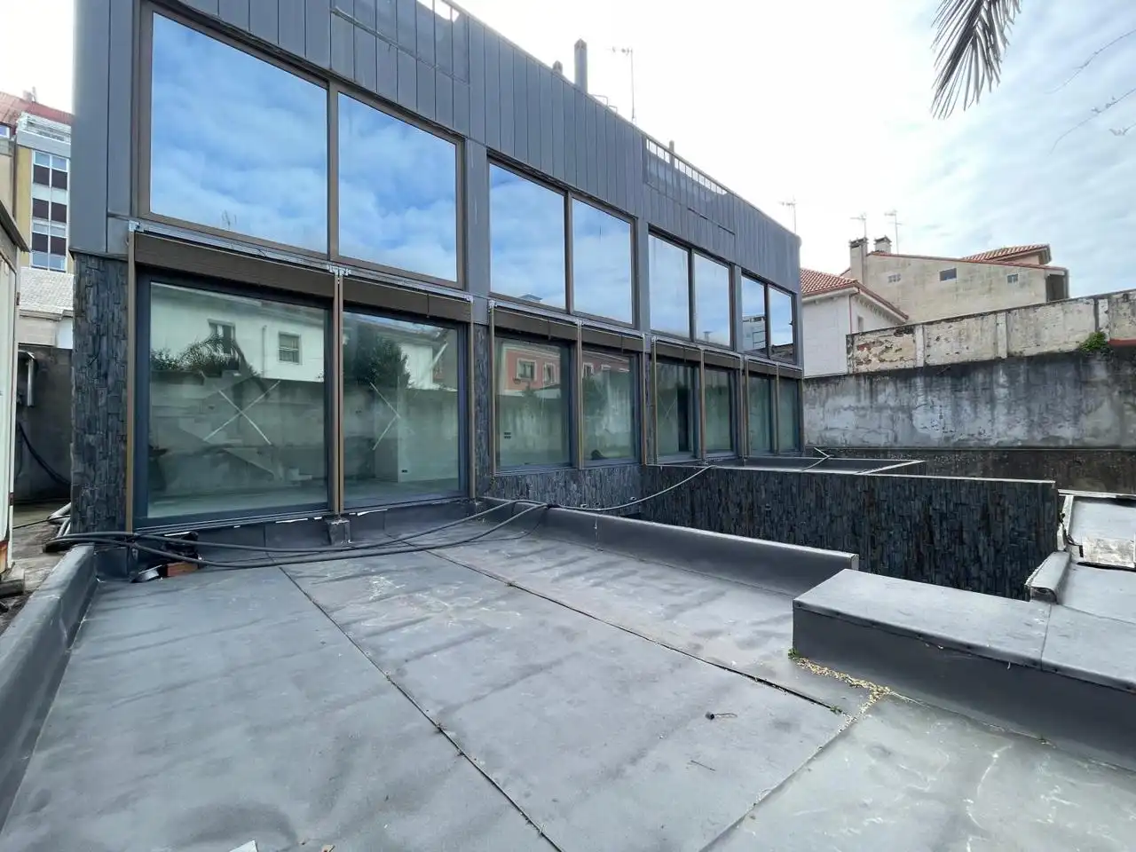 Vista exterior de Casa o xalet en venda en A Coruña Capital  amb Calefacció, Jardí privat i Terrassa