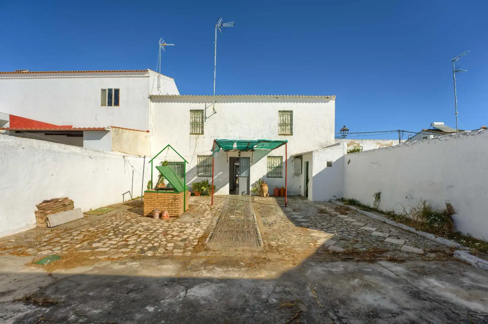 Vista exterior de Casa o xalet en venda en Aznalcázar amb Jardí privat