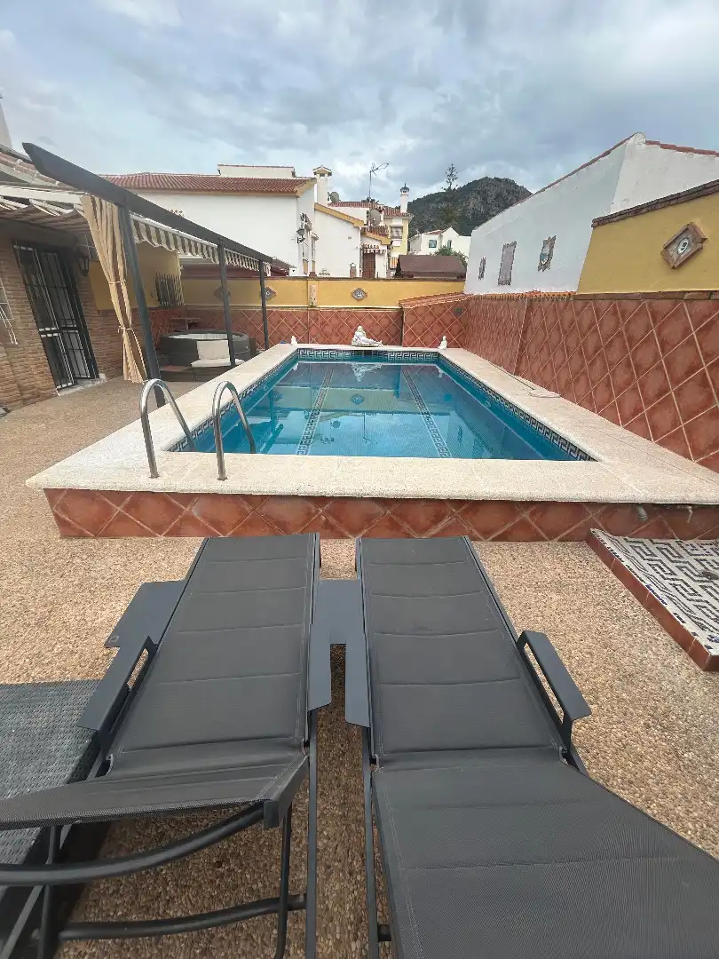 Piscina de Casa o xalet en venda en Alhaurín de la Torre amb Aire condicionat, Jardí privat i Terrassa