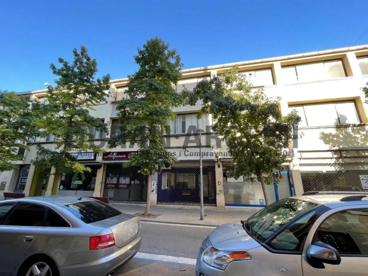 Vista exterior de Edificio en venta en Terrassa
