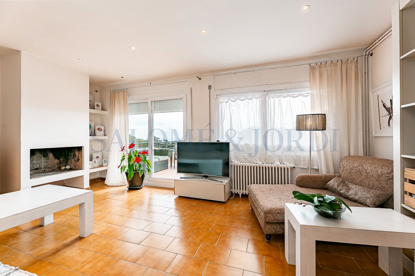Living room of Single-family semi-detached for sale in Sant Andreu de Llavaneres  with Terrace, Furnished and Community pool