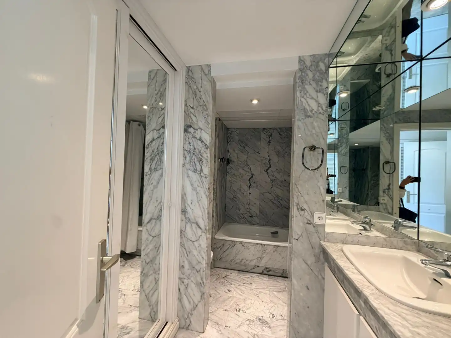Bathroom of Flat for rent in Marbella  with Air Conditioner, Terrace and Storage room