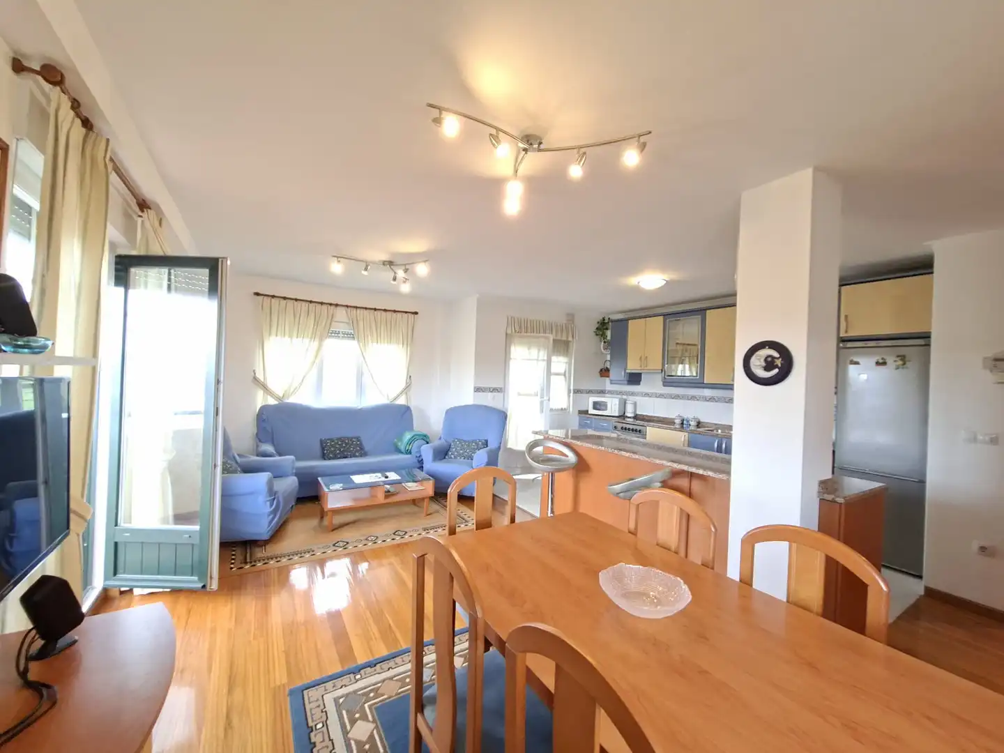 Sala de estar de Piso en venta en Suances con Calefacción, Terraza y Amueblado