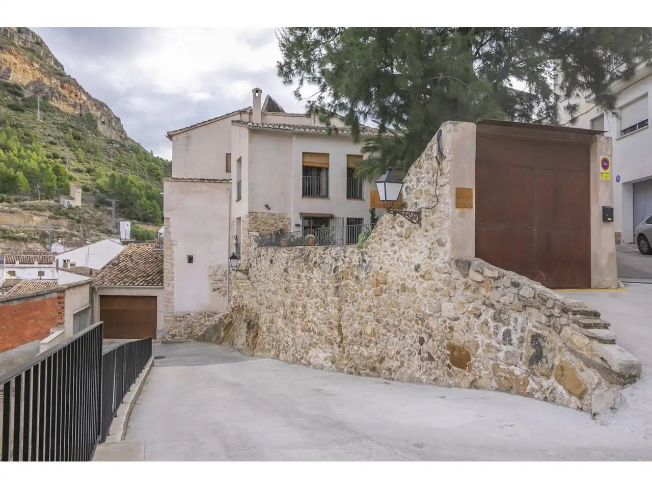 Vista exterior de Casa o xalet en venda en Chulilla amb Aire condicionat, Calefacció i Jardí privat