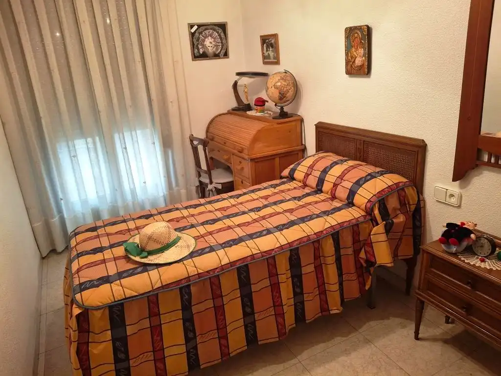 Habitación de Casa adosada en venta en Elche / Elx