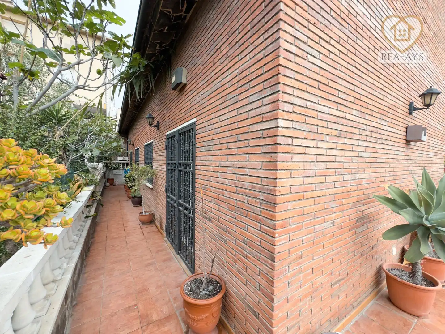 Exterior view of Houses for sale in Sant Vicenç Dels Horts  with Air Conditioner, Private garden and Terrace