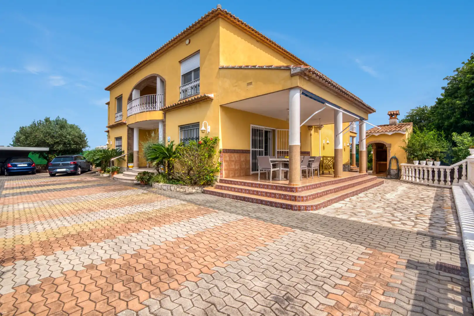 Vista exterior de Casa o xalet en venda en Piles amb Aire condicionat, Calefacció i Jardí privat
